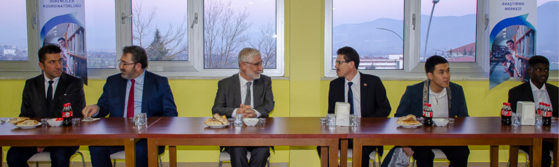 Rektör Yiğit, iftarını uluslararası öğrencilerimizle açtı